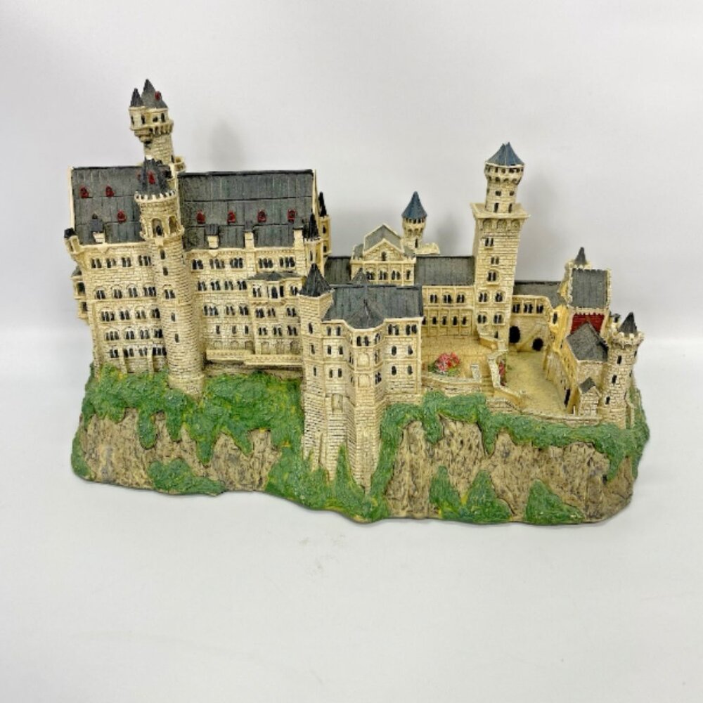 Enchanted Castles Of Europe Neuschwanstein Castle Sculpture Danbury Mint 1993
